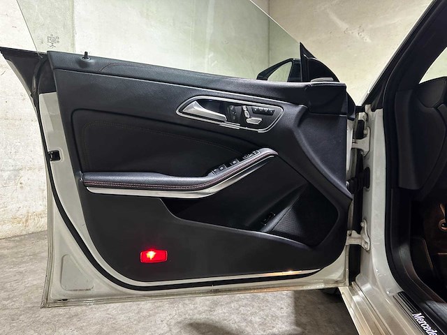 Mercedes-benz cla200 d business solution amg 136pk 2016 cla-klasse - afbeelding 10 van  16