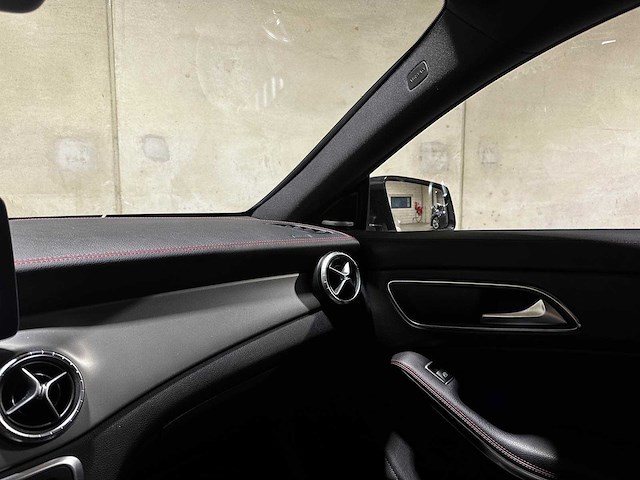 Mercedes-benz cla200 d business solution amg 136pk 2016 cla-klasse - afbeelding 21 van  40