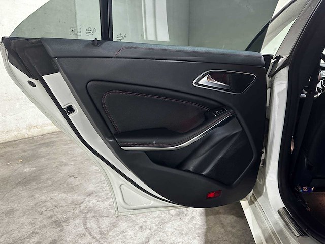 Mercedes-benz cla200 d business solution amg 136pk 2016 cla-klasse - afbeelding 27 van  40