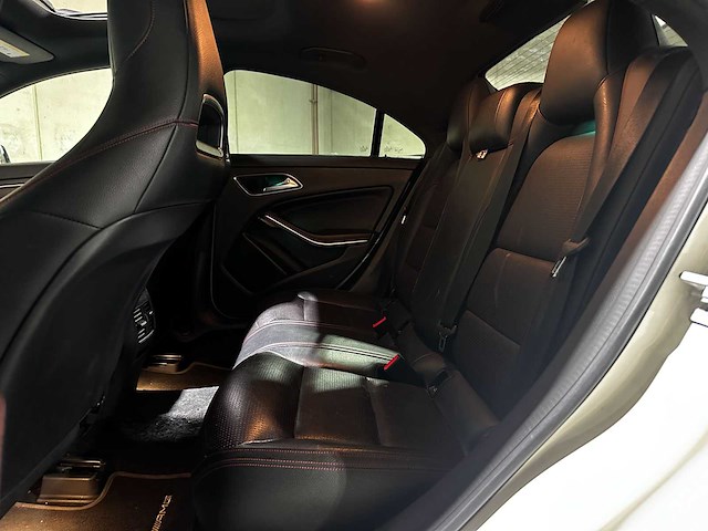 Mercedes-benz cla200 d business solution amg 136pk 2016 cla-klasse - afbeelding 28 van  40