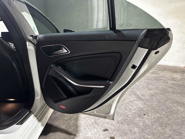 Mercedes-benz cla200 d business solution amg 136pk 2016 cla-klasse - afbeelding 30 van  40