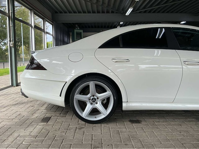 Mercedes-benz cls55 amg | 5.5 v8 kompressor 476 pk | 2006 | youngtimer | bi-xenon | airmatic | 19-inch amg | premium sound | marge auto - afbeelding 27 van  31