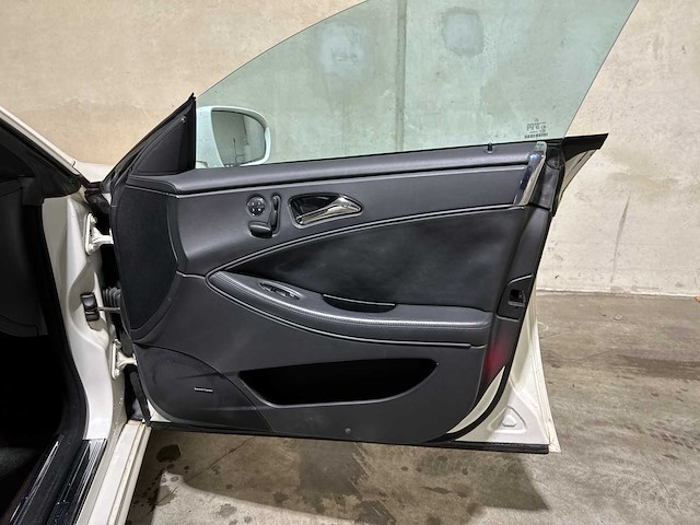 Mercedes-benz cls63 amg 6.3 v8 507pk 2009 cls-klasse, k-500-bl youngtimer - afbeelding 36 van  46