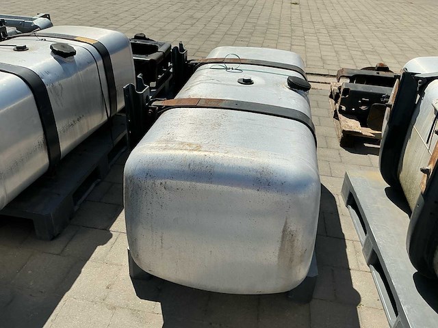 Mercedes benz dieseltank - afbeelding 3 van  4