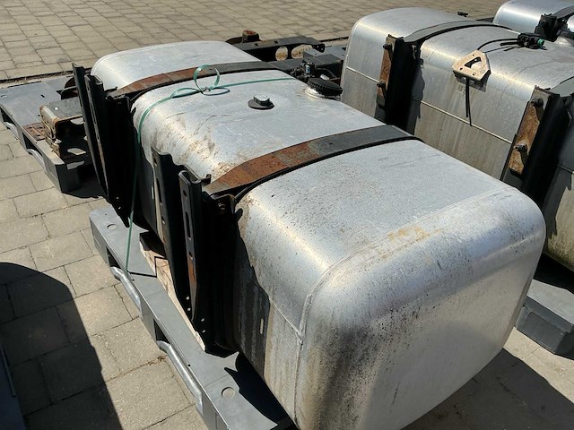 Mercedes benz dieseltank - afbeelding 4 van  4