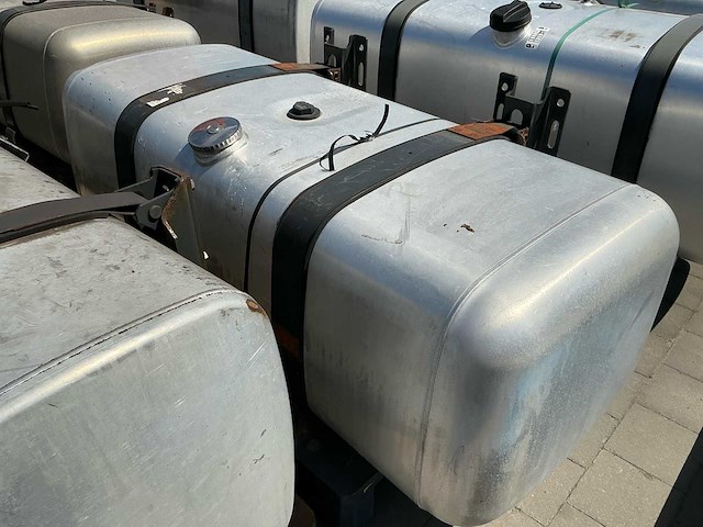Mercedes benz dieseltank - afbeelding 1 van  4