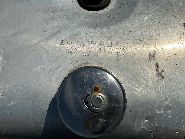 Mercedes benz dieseltank - afbeelding 2 van  4