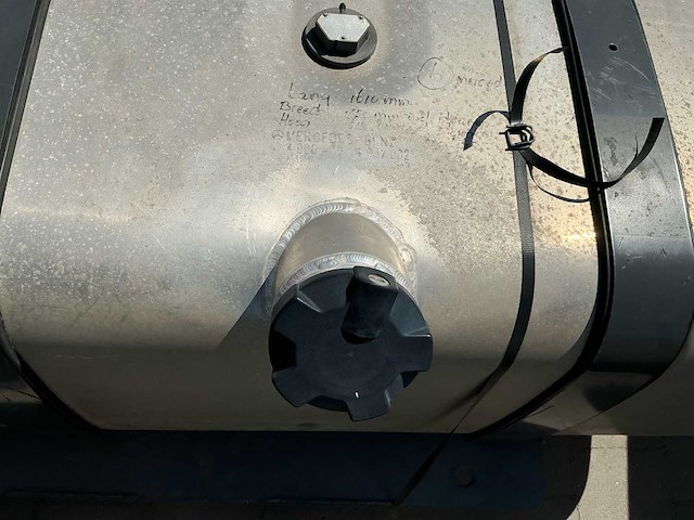 Mercedes benz dieseltank - afbeelding 1 van  3