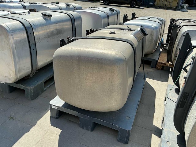 Mercedes benz dieseltank - afbeelding 3 van  3