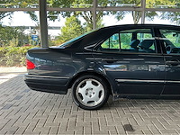 Mercedes-benz e 320 classic 4matic 3.2 v6 benzine • 224 pk • automaat • marge auto 5-xjx-06 - afbeelding 3 van  38