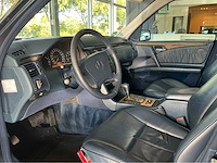 Mercedes-benz e 320 classic 4matic 3.2 v6 benzine • 224 pk • automaat • marge auto 5-xjx-06 - afbeelding 6 van  38