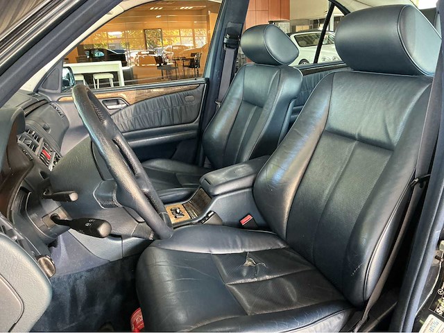 Mercedes-benz e 320 classic 4matic 3.2 v6 benzine • 224 pk • automaat • marge auto 5-xjx-06 - afbeelding 7 van  38