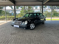 Mercedes-benz e 320 classic 4matic 3.2 v6 benzine • 224 pk • automaat • marge auto 5-xjx-06 - afbeelding 1 van  38