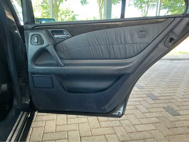 Mercedes-benz e 320 classic 4matic 3.2 v6 benzine • 224 pk • automaat • marge auto 5-xjx-06 - afbeelding 19 van  38