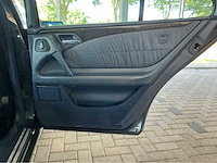 Mercedes-benz e 320 classic 4matic 3.2 v6 benzine • 224 pk • automaat • marge auto 5-xjx-06 - afbeelding 19 van  38