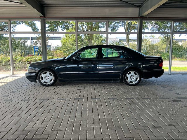 Mercedes-benz e 320 classic 4matic 3.2 v6 benzine • 224 pk • automaat • marge auto 5-xjx-06 - afbeelding 28 van  38