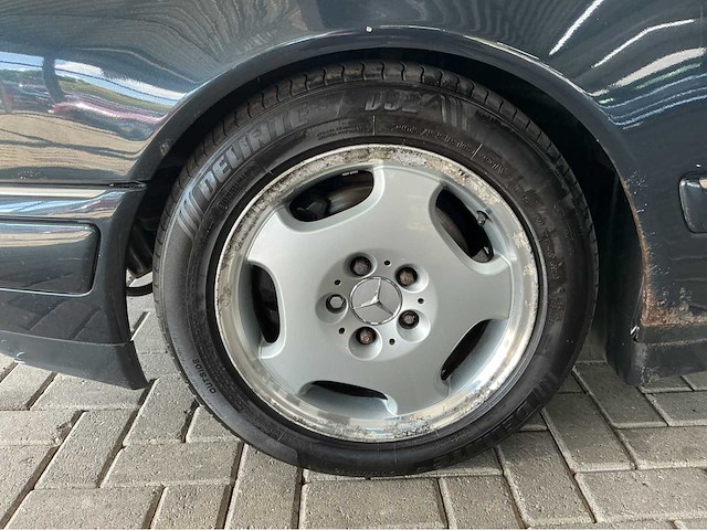 Mercedes-benz e 320 classic 4matic 3.2 v6 benzine • 224 pk • automaat • marge auto 5-xjx-06 - afbeelding 35 van  38