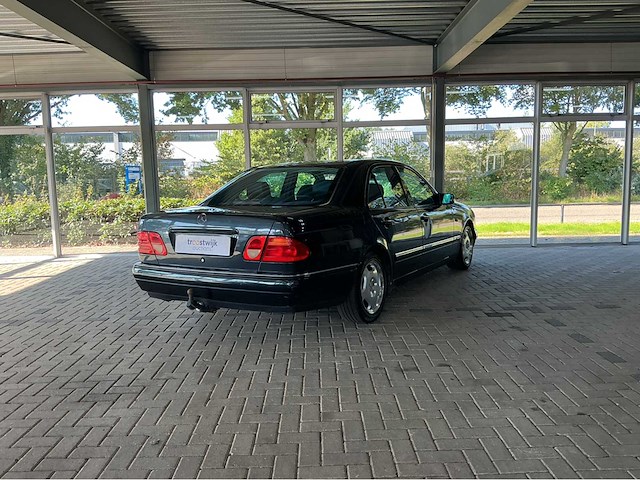 Mercedes-benz e 320 classic 4matic 3.2 v6 benzine • 224 pk • automaat • marge auto 5-xjx-06 - afbeelding 36 van  38