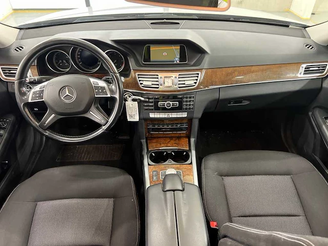 Mercedes-benz e-klasse 300 bt.hy. amb.eleg * 4-tbb-40 - afbeelding 17 van  19