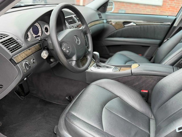 Mercedes-benz e-klasse e500 elegance 5.0 v8 18-jv-lt - afbeelding 1 van  8
