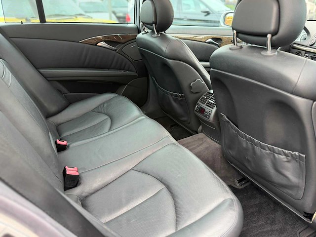Mercedes-benz e-klasse e500 elegance 5.0 v8 18-jv-lt - afbeelding 2 van  8