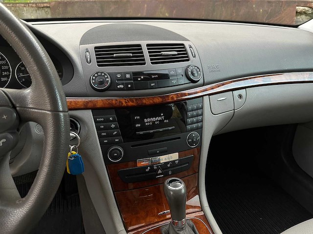 Mercedes-benz e200 limousine 2007 e-klasse (origineel-nl + 1e eigenaar), 92-xk-rh youngtimer - afbeelding 20 van  43