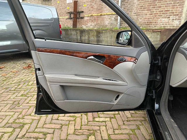 Mercedes-benz e200 limousine kompressor 2007 e-klasse, 85-tv-xf youngtimer - afbeelding 30 van  40