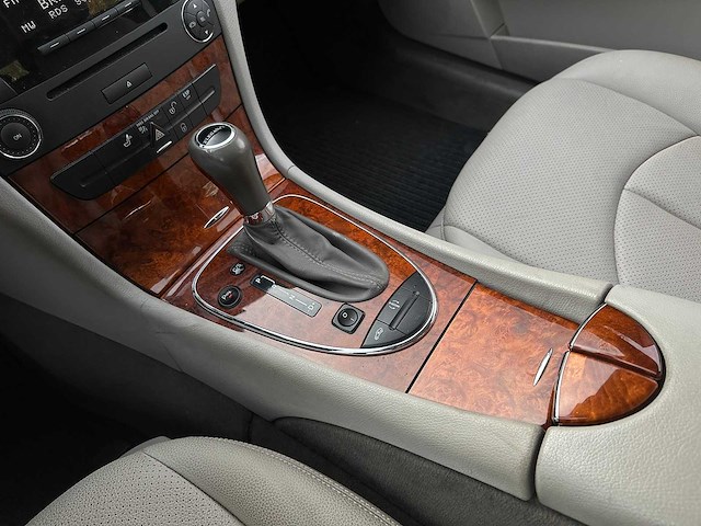 Mercedes-benz e200 limousine kompressor 2007 e-klasse, 85-tv-xf youngtimer - afbeelding 27 van  40