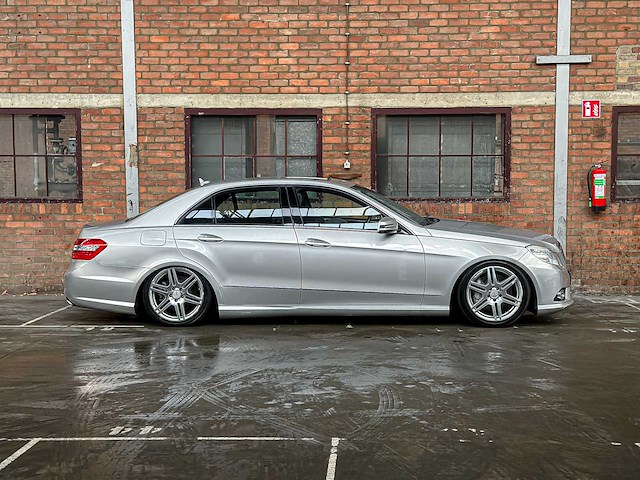Mercedes-benz e500 5.5 v8 amg e-klasse 388pk 2009 -youngtimer- - afbeelding 2 van  45