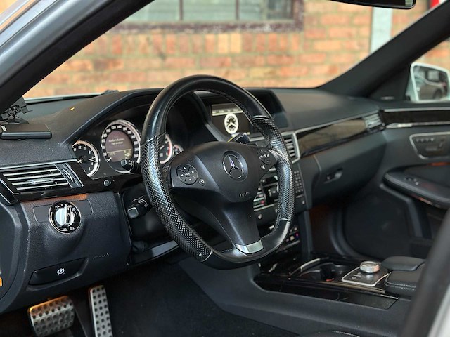 Mercedes-benz e500 5.5 v8 amg e-klasse 388pk 2009 -youngtimer- - afbeelding 11 van  45