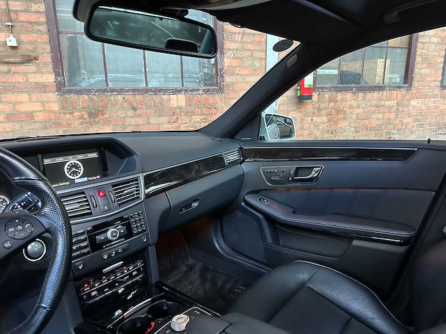 Mercedes-benz e500 5.5 v8 amg e-klasse 388pk 2009 -youngtimer- - afbeelding 14 van  45