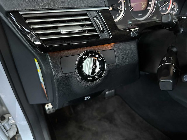 Mercedes-benz e500 5.5 v8 amg e-klasse 388pk 2009 -youngtimer- - afbeelding 15 van  45