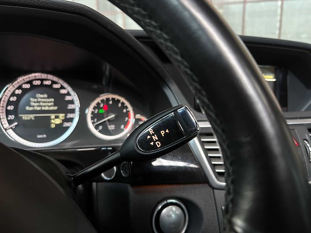 Mercedes-benz e500 5.5 v8 amg e-klasse 388pk 2009 -youngtimer- - afbeelding 19 van  45