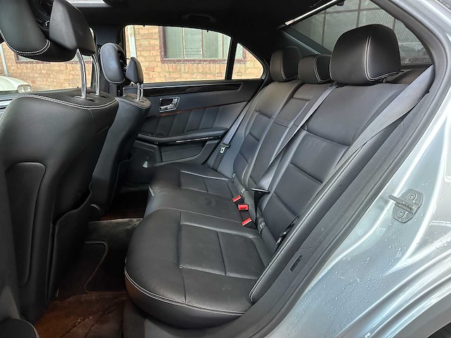 Mercedes-benz e500 5.5 v8 amg e-klasse 388pk 2009 -youngtimer- - afbeelding 37 van  45