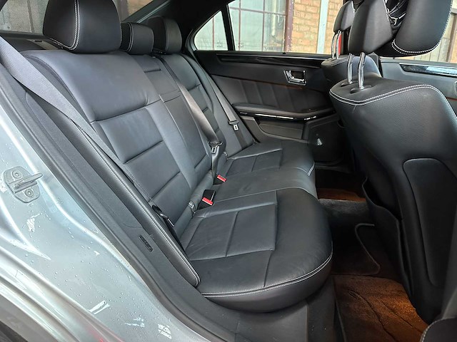 Mercedes-benz e500 5.5 v8 amg e-klasse 388pk 2009 -youngtimer- - afbeelding 38 van  45