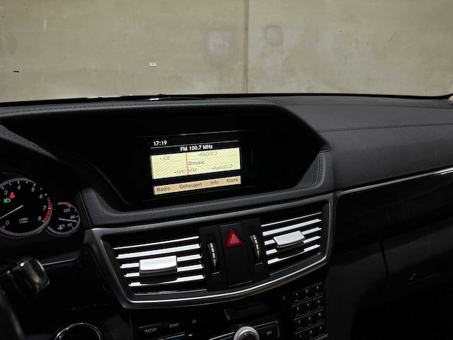 Mercedes-benz e500 avantgarde 5.5 v8 387pk 2011 e-klasse, jks-29-n - afbeelding 17 van  32