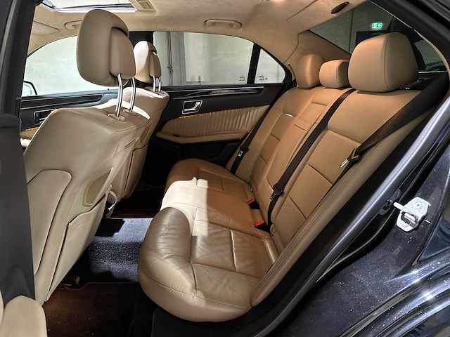 Mercedes-benz e500 avantgarde 5.5 v8 387pk 2011 e-klasse, jks-29-n - afbeelding 31 van  44