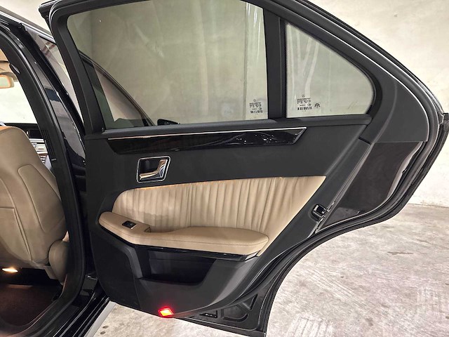 Mercedes-benz e500 avantgarde 5.5 v8 387pk 2011 e-klasse, jks-29-n - afbeelding 33 van  44