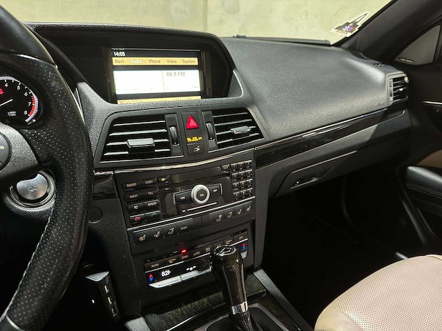 Mercedes-benz e550 amg cabriolet elegance 5.5 v8 387pk 2011 e-klasse, nl-962-t - afbeelding 35 van  40