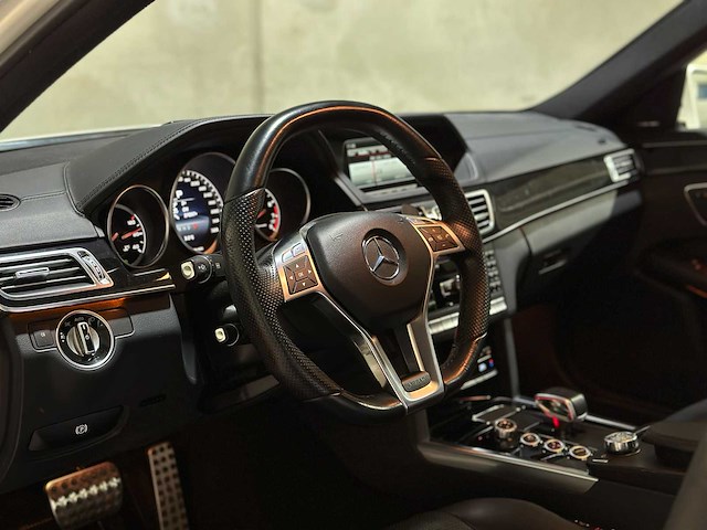 Mercedes-benz e63 amg 5.5 v8 557pk 2015 e-klasse, hzj-36-d - afbeelding 23 van  50