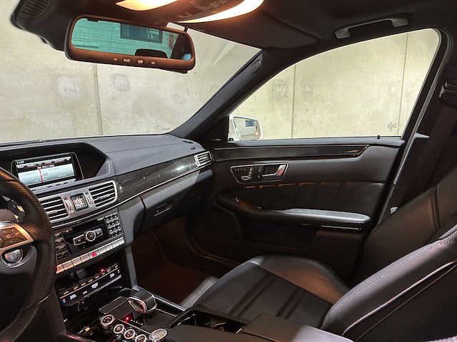 Mercedes-benz e63 amg 5.5 v8 557pk 2015 e-klasse, hzj-36-d - afbeelding 25 van  50