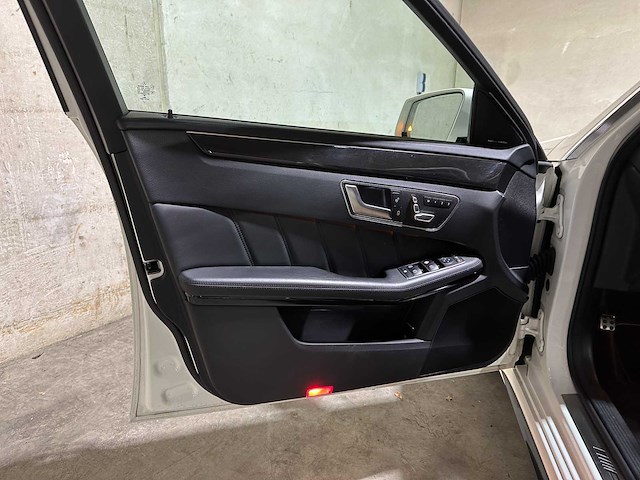 Mercedes-benz e63 amg 5.5 v8 557pk 2015 e-klasse, hzj-36-d - afbeelding 36 van  50