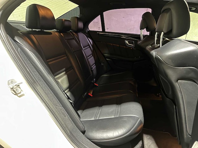 Mercedes-benz e63 amg 5.5 v8 557pk 2015 e-klasse, hzj-36-d - afbeelding 47 van  50
