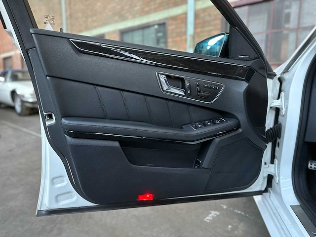 Mercedes-benz e63 amg 6.3 v8 -carbon- 525pk 2010 (origineel-nl) e-klasse, 47-lkb-6 - afbeelding 28 van  51