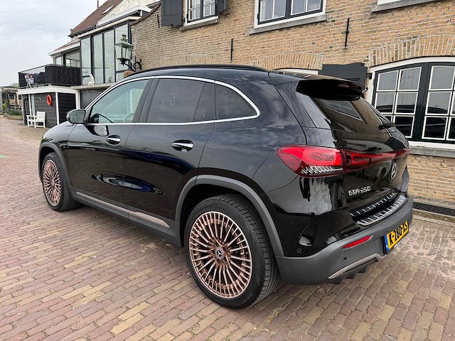 Mercedes-benz eqa 250 amg edition 1. gold 67 kwh k-280-xs 2021 - afbeelding 34 van  51