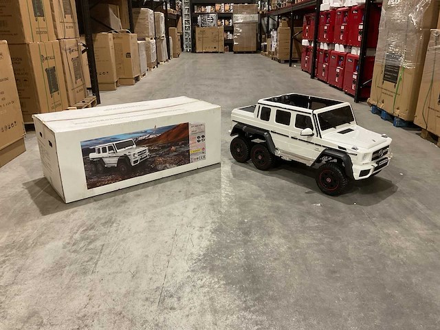 Mercedes benz g63 amg 6x6 elektrische kinderauto - afbeelding 10 van  34