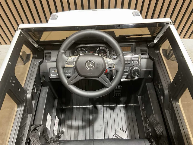 Mercedes benz g63 amg 6x6 elektrische kinderauto - afbeelding 24 van  57