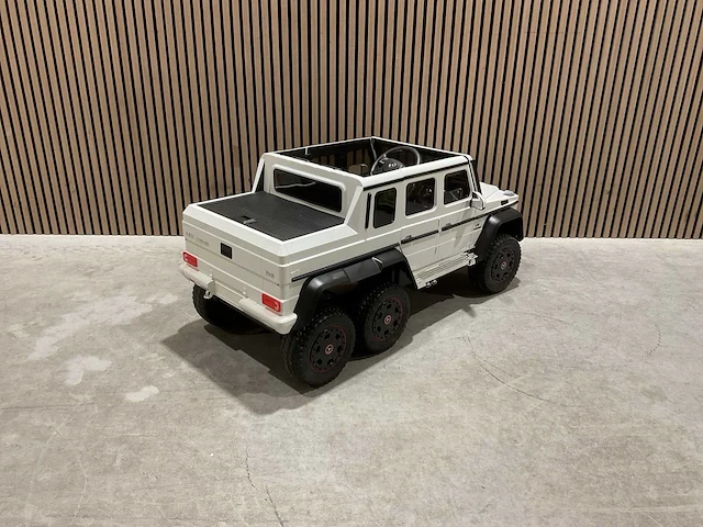Mercedes benz g63 amg 6x6 elektrische kinderauto - afbeelding 18 van  57