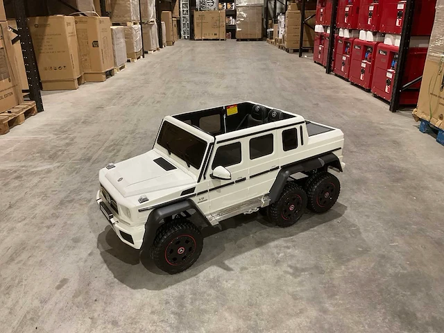 Mercedes benz g63 amg 6x6 elektrische kinderauto - afbeelding 1 van  17