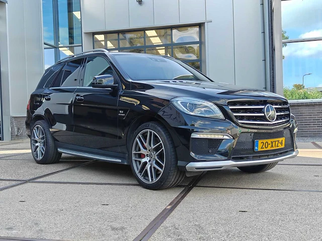 Mercedes-benz m-klasse amg 63 performance pack | 20-xtz-4 i - afbeelding 28 van  31